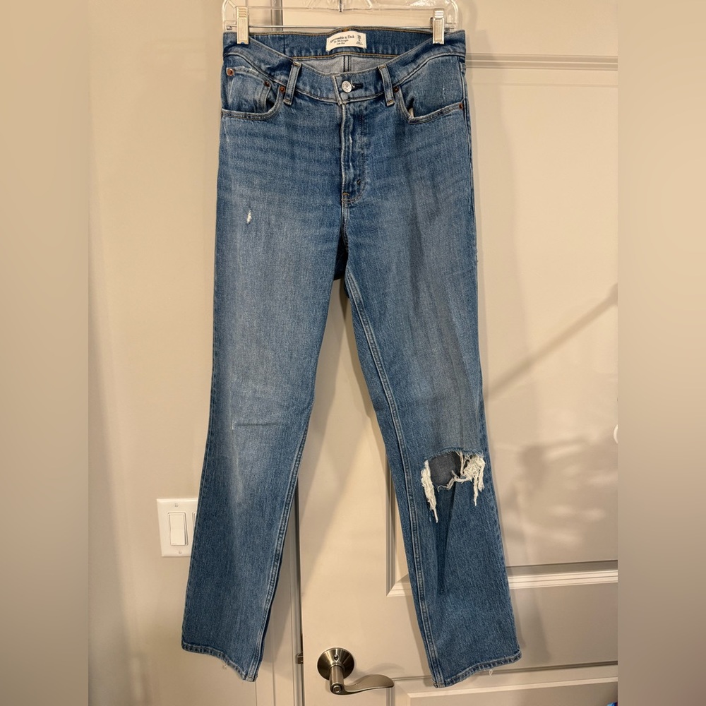 Abercrombie & Fitch Low Rise 90s Straight Jean, Medium Wash Distressed, Size 28L
